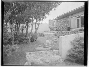 Brady, residence