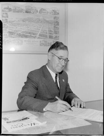 Mr. W. J. Schiltz